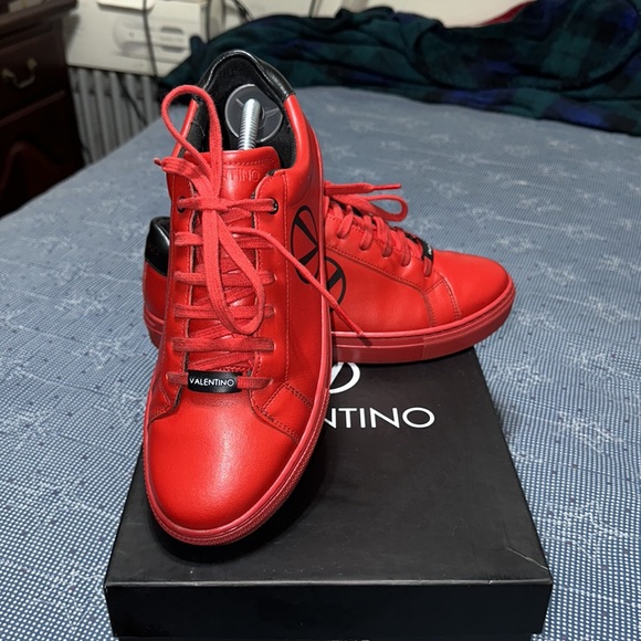 VALENTINO - Picture 5 of 7